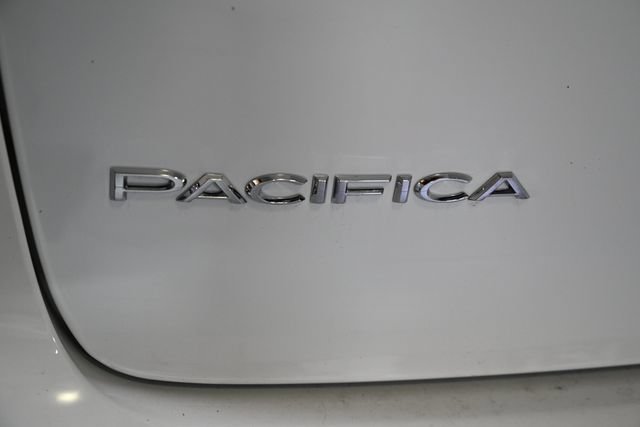 Used 2023 Chrysler Pacifica Limited FWD image 10