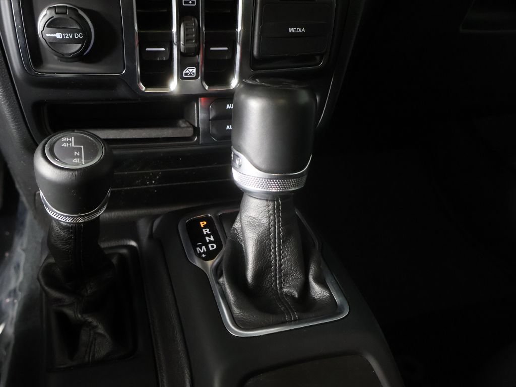 Used 2023 Jeep Wrangler Unlimited Sahara AWD/4WD image 44