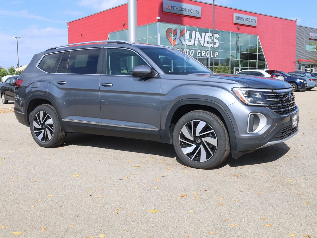 Used 2025 Volkswagen Atlas SEL image 2