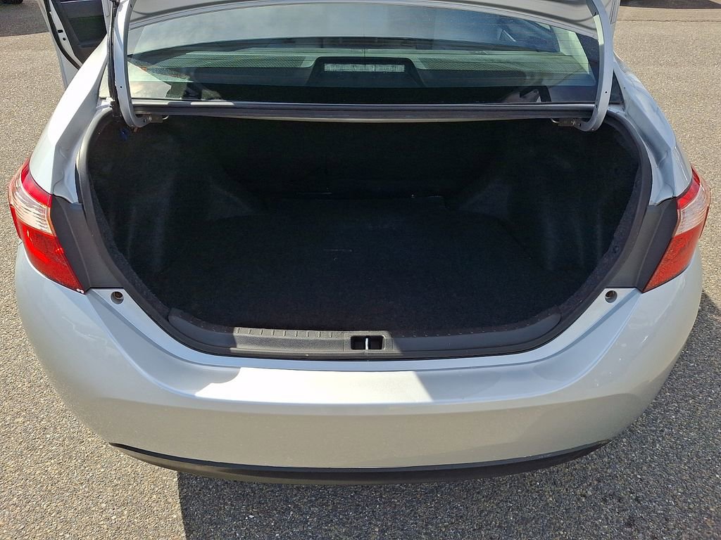 Used 2018 Toyota Corolla LE image 29