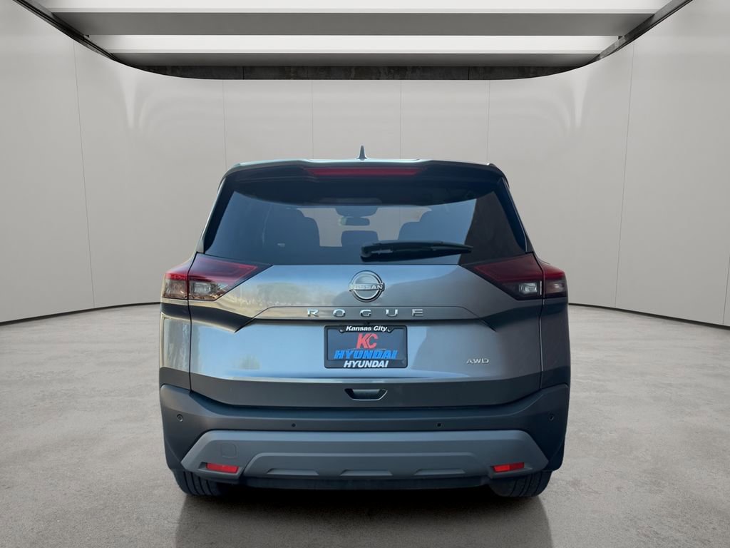 Used 2023 Nissan Rogue S image 4