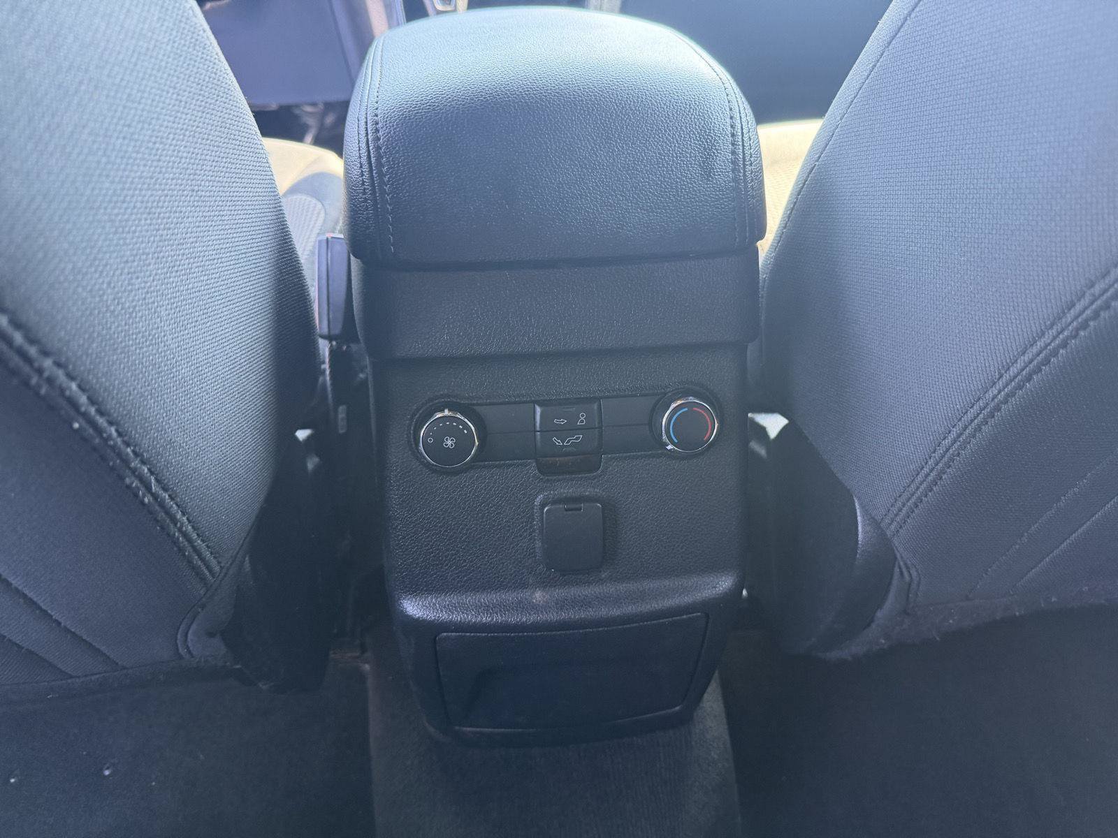 Used 2018 Ford Explorer XLT AWD/4WD image 15