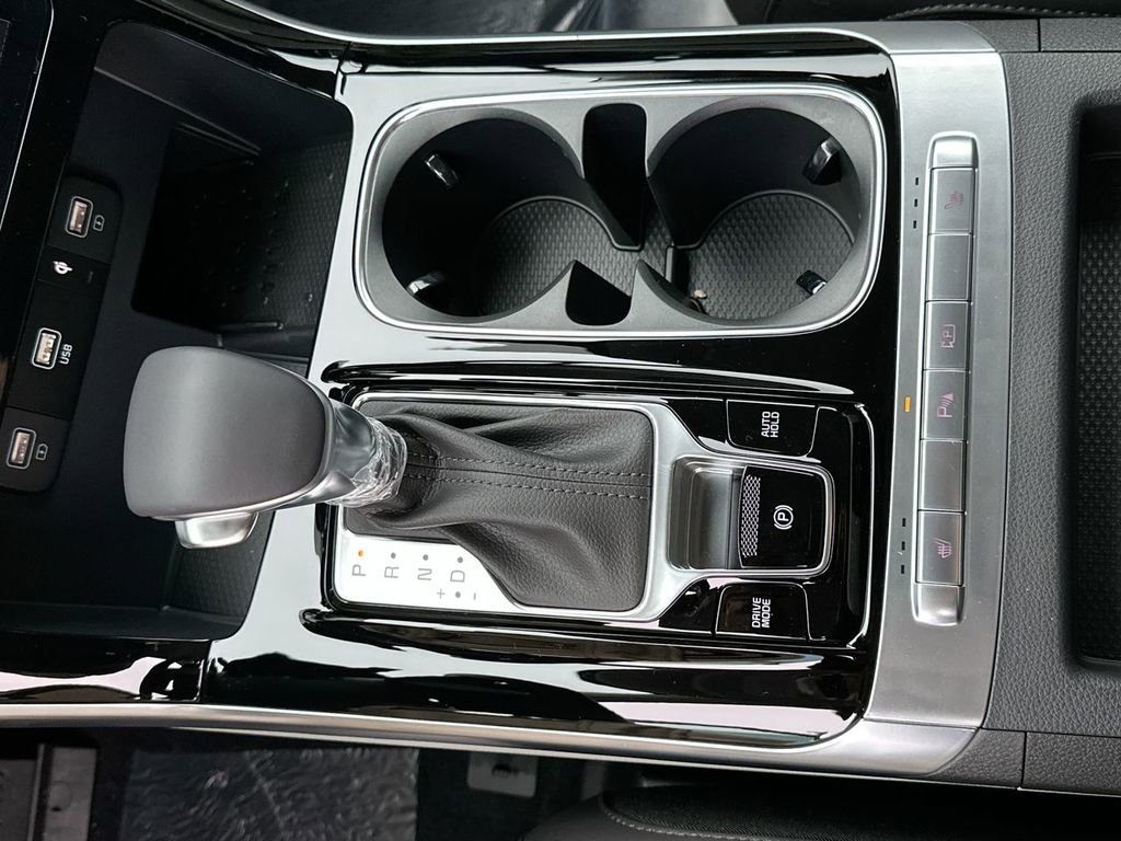 Used 2024 Kia Carnival EX FWD image 40