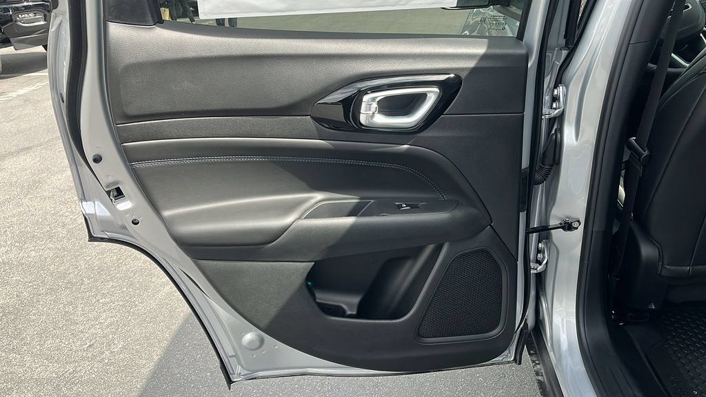 New 2026 Jeep Compass Latitude AWD/4WD image 18