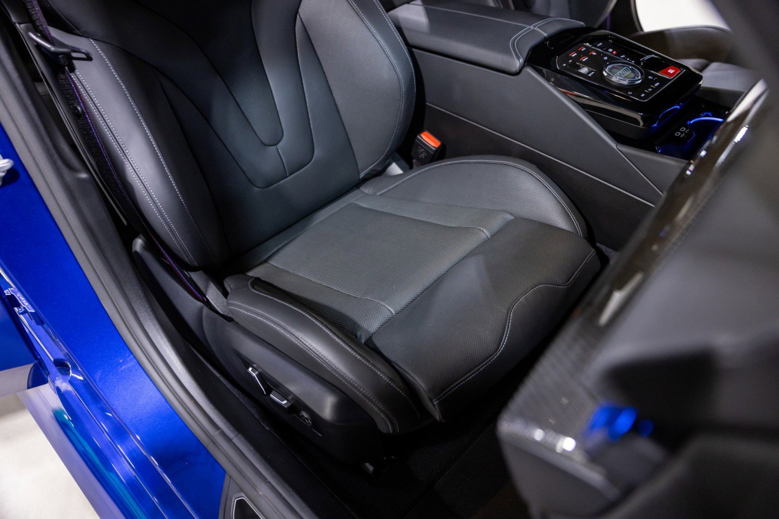 Used 2025 BMW M5 w/ Executive Package AWD/4WD image 32