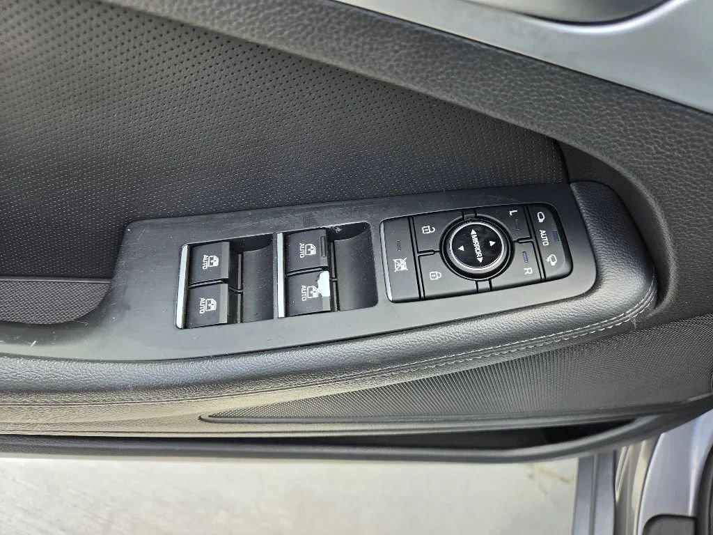 Used 2016 Hyundai Genesis 3.8 RWD image 12