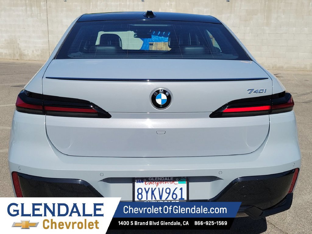 Used 2023 BMW 740i w/ Parking Assistance Package RWD image 4