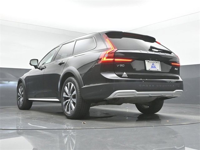 Certified 2024 Volvo V90 B6 Cross Country Plus image 42