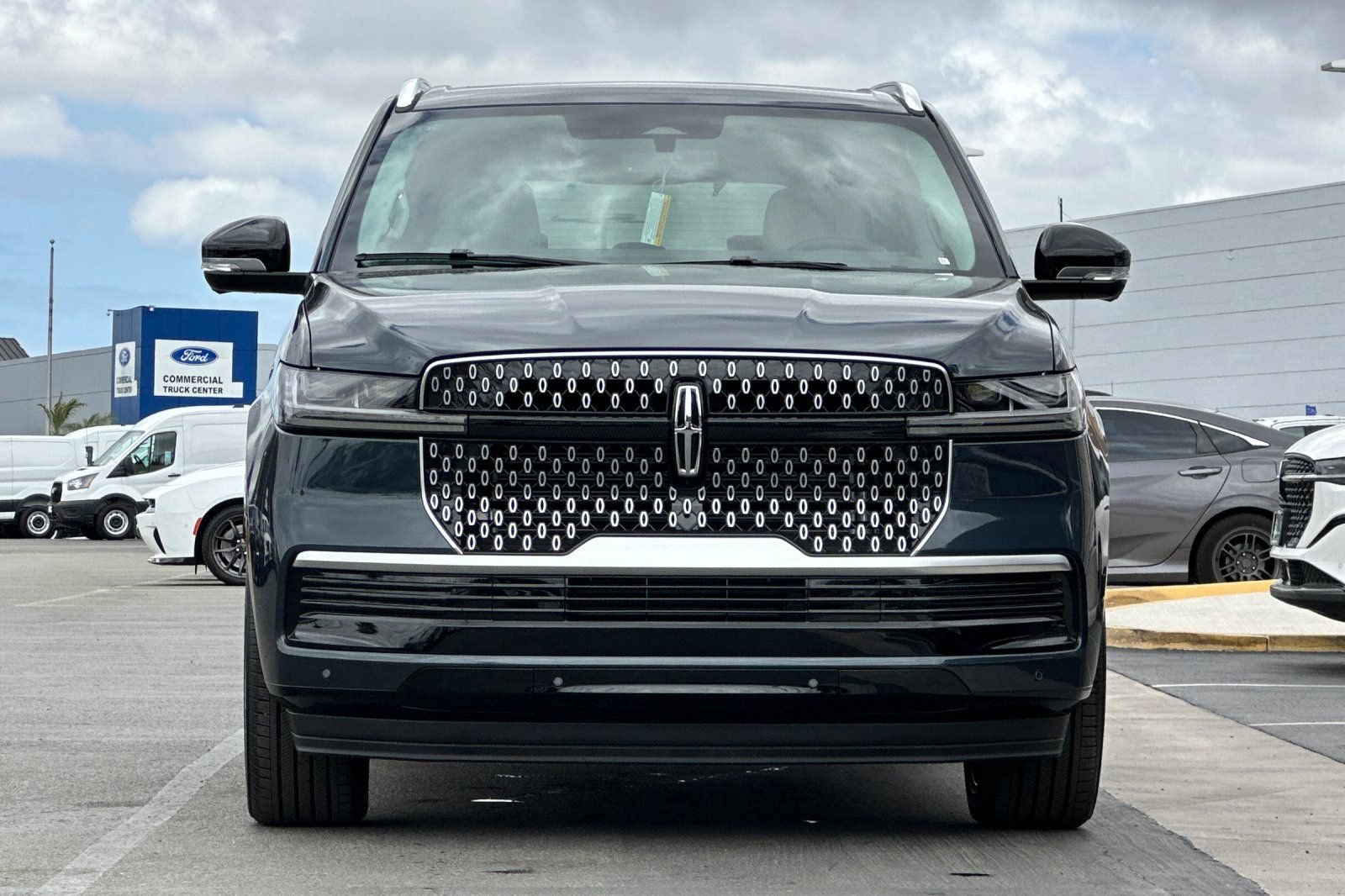 New 2026 Lincoln Navigator Reserve AWD/4WD image 8