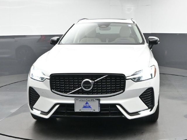 Used 2023 Volvo XC60 B5 Plus w/ Climate Package AWD/4WD image 3