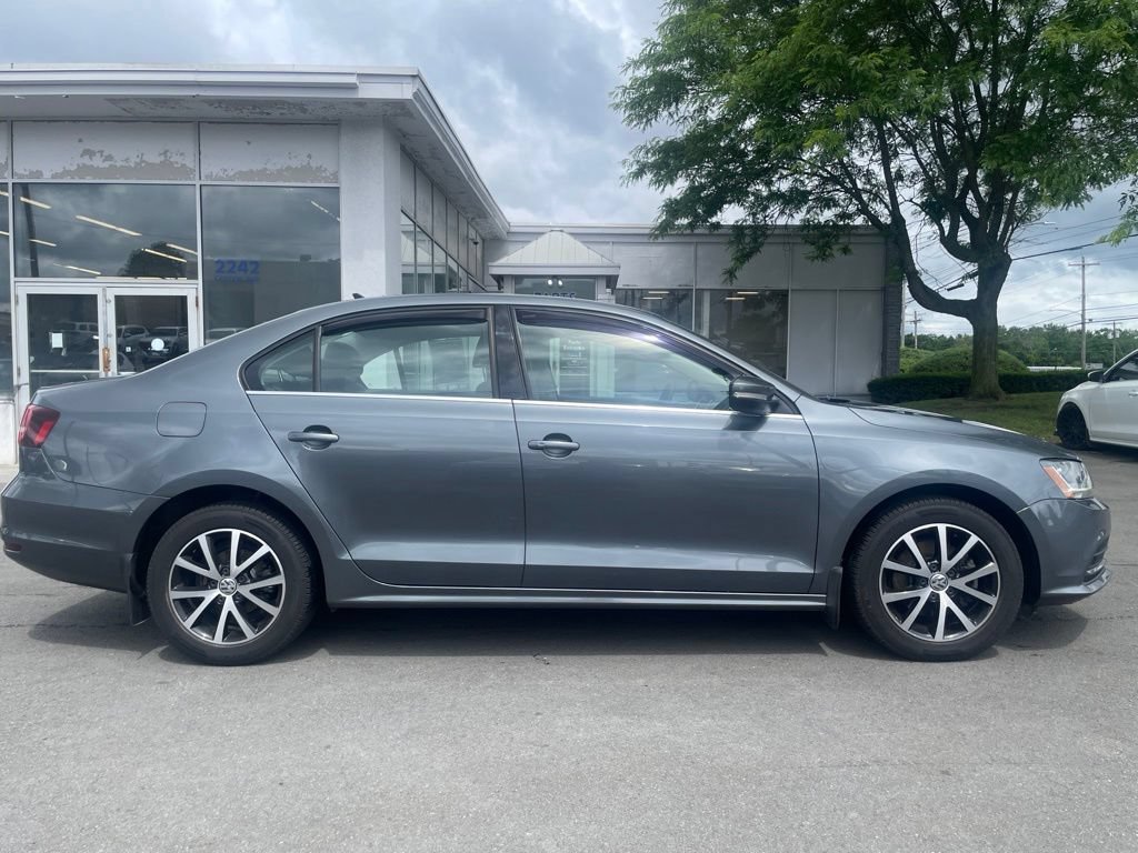 Used 2017 Volkswagen Jetta SE FWD image 6