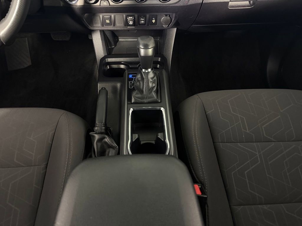 Used 2018 Toyota Tacoma TRD Sport AWD/4WD image 16