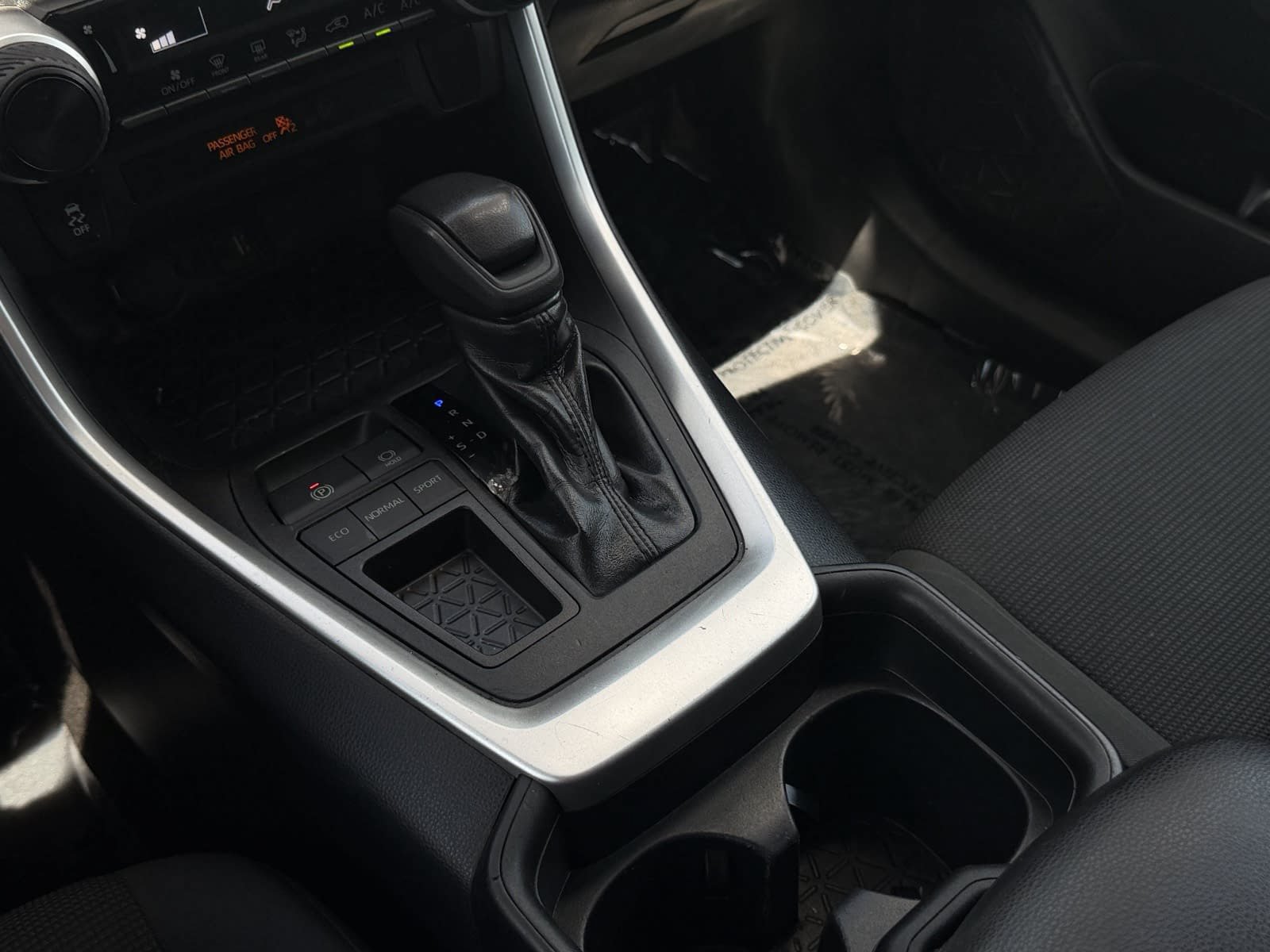 Used 2019 Toyota RAV4 LE FWD image 22