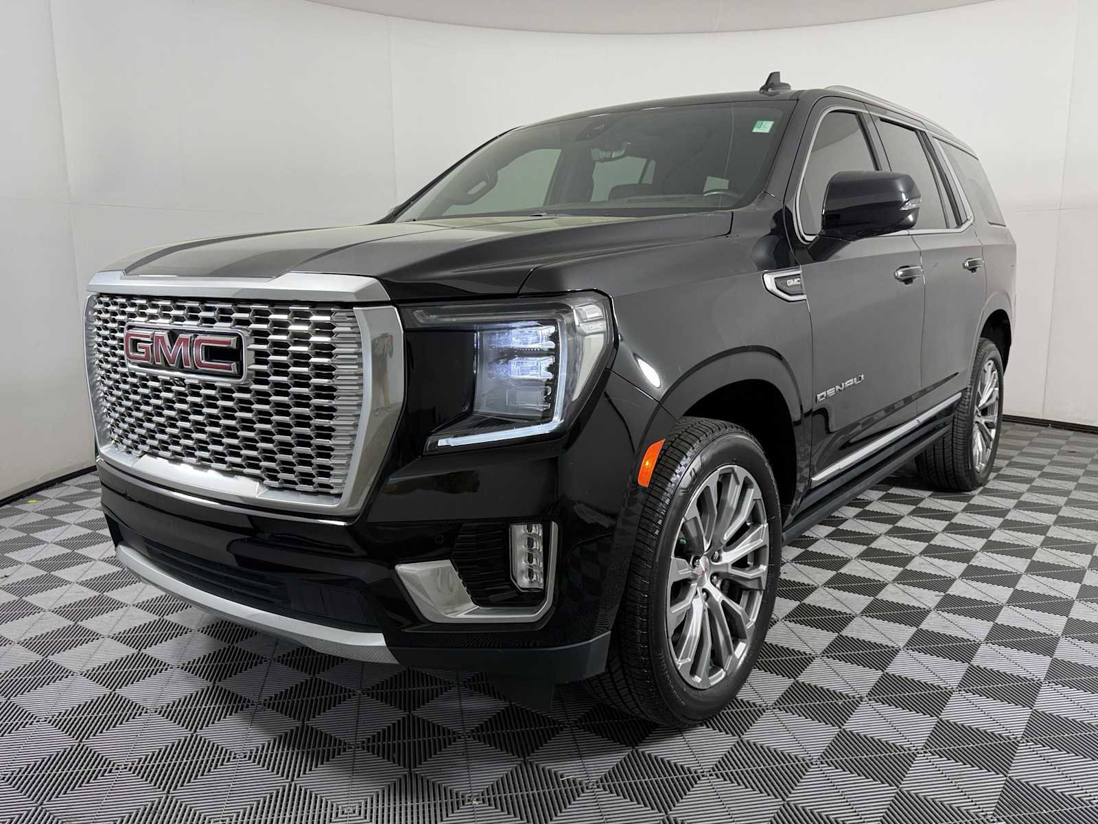 Certified 2021 GMC Yukon Denali w/ Denali Premium Package image 3