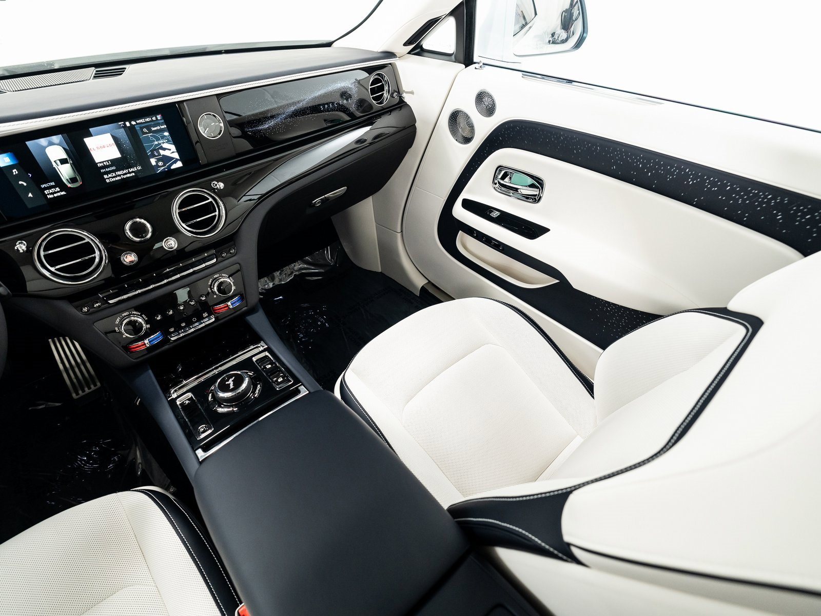 Used 2025 Rolls-Royce Spectre w/ Spectre Launch Package image 25