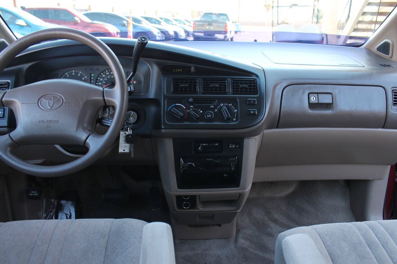 Used 1998 Toyota Sienna LE FWD image 38