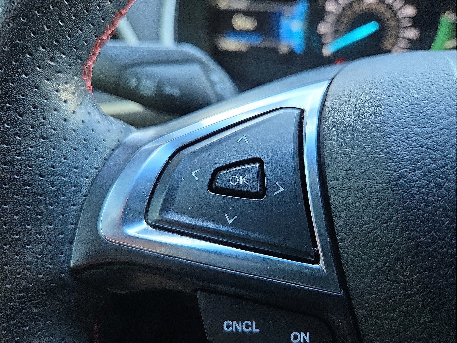 Used 2020 Ford Edge ST-Line w/ Cold Weather Package image 18