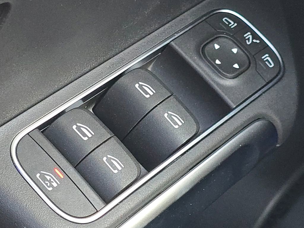 New 2026 Mercedes-Benz GLB 250 4MATIC image 24