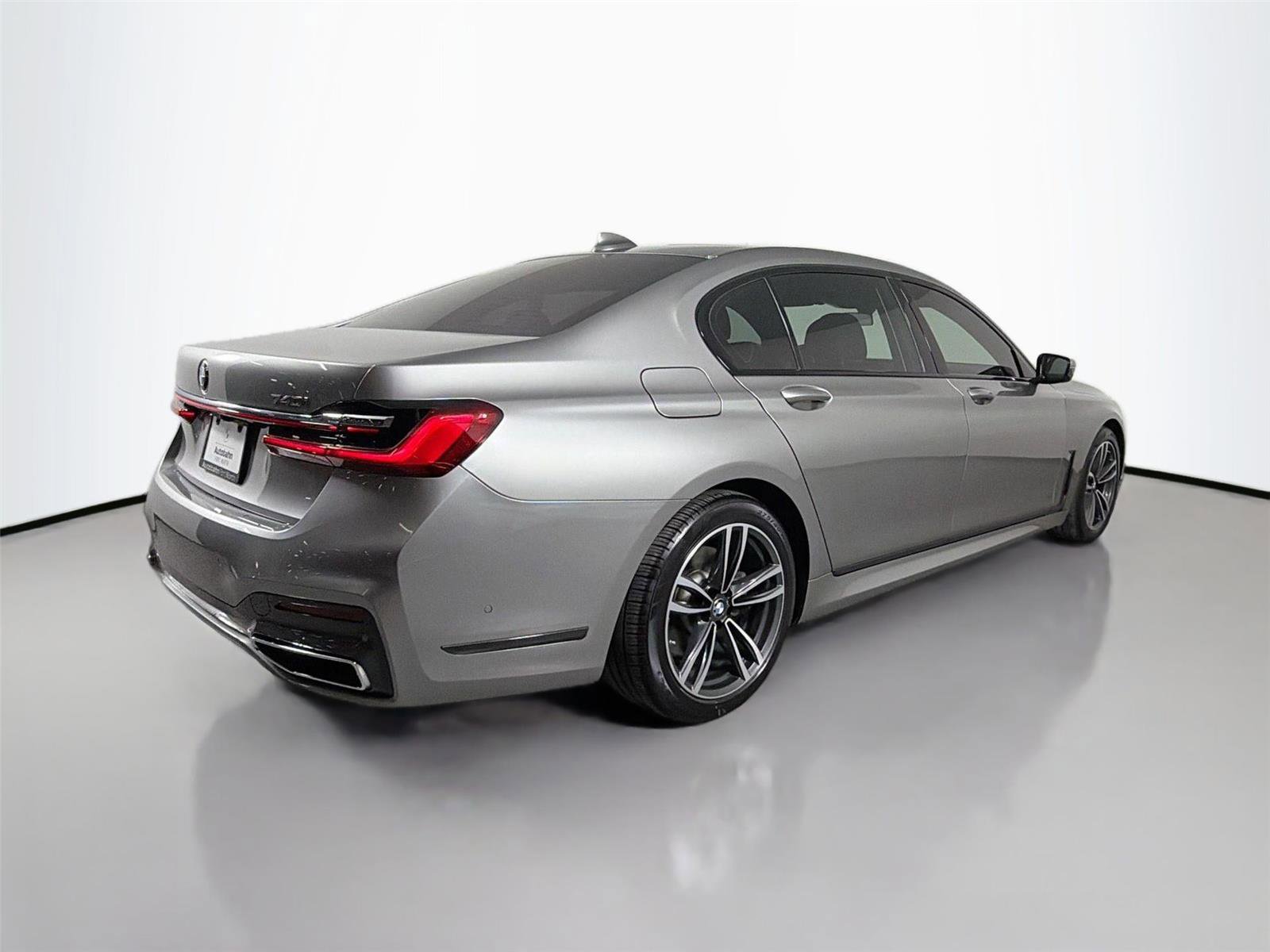 Used 2020 BMW 740i w/ M Sport Package RWD image 6