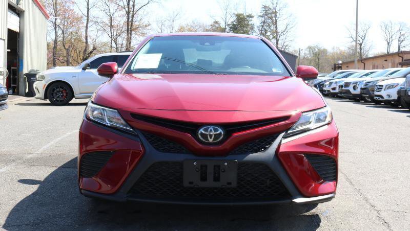 Used 2018 Toyota Camry SE image 2