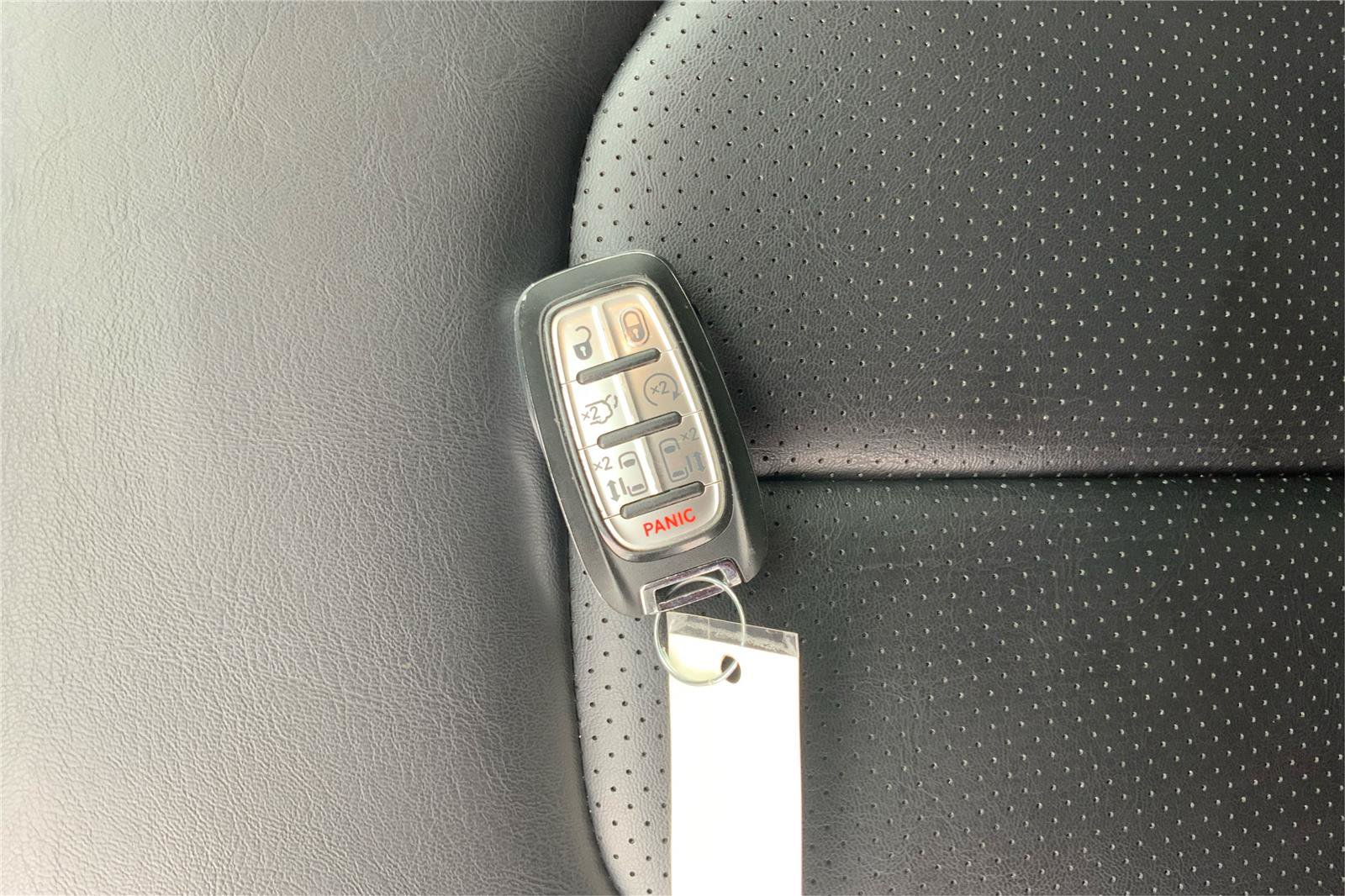 Used 2023 Chrysler Pacifica Touring-L FWD image 36