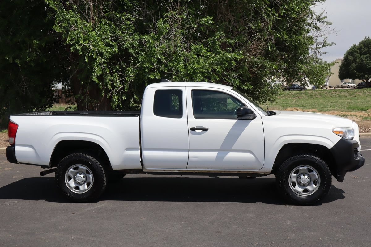 Used 2016 Toyota Tacoma SR AWD/4WD image 3