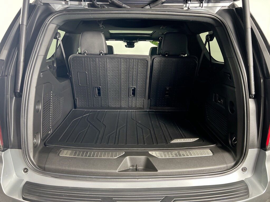Certified 2024 Chevrolet Suburban Premier w/ Premium Package image 27