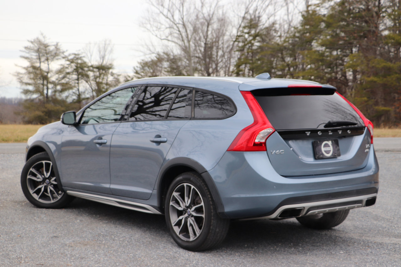 Used 2017 Volvo V60 T5 Cross Country w/ Climate Package image 33