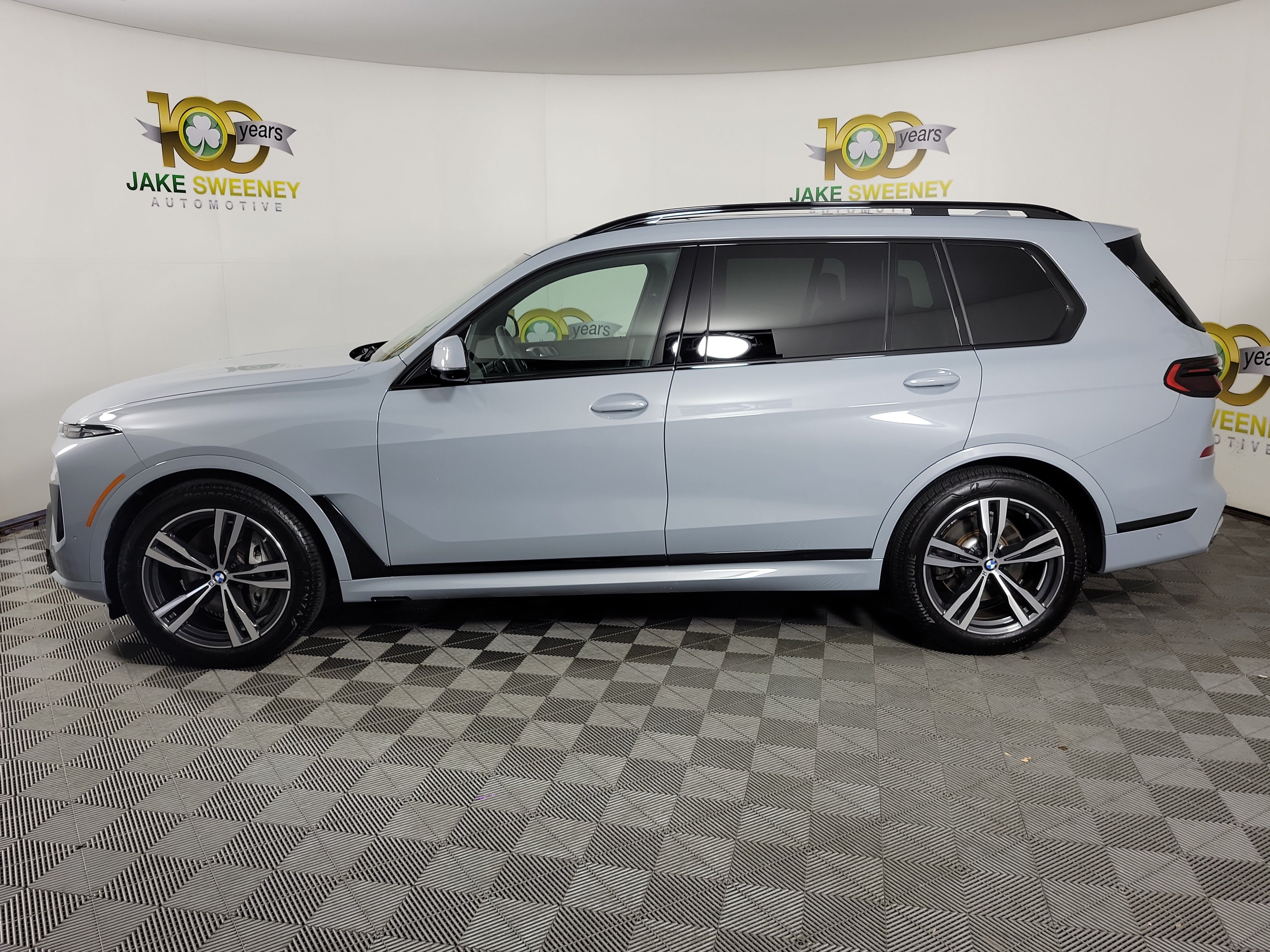 Certified 2025 BMW X7 xDrive40i w/ M Sport Package AWD/4WD image 4