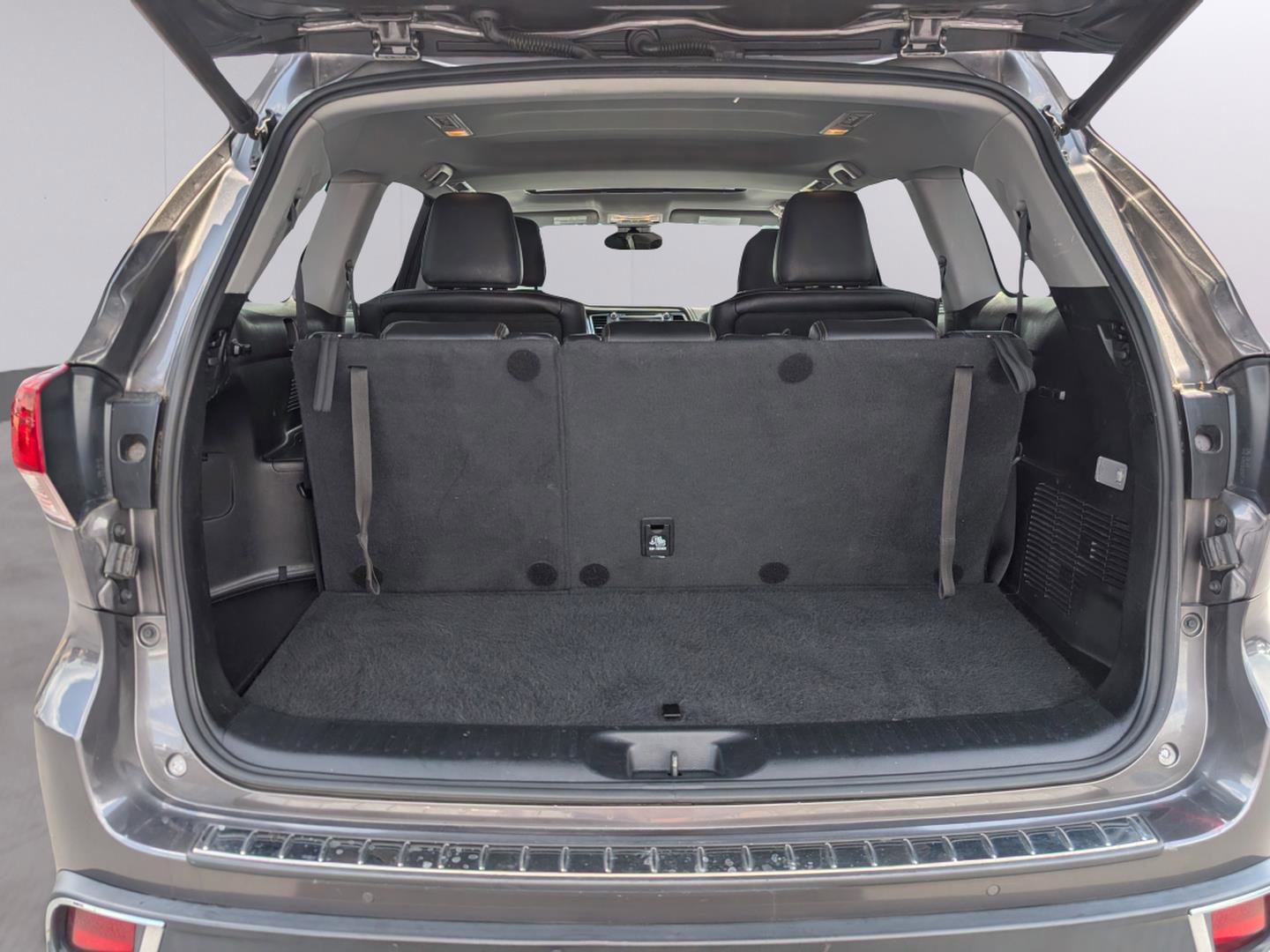 Used 2017 Toyota Highlander Limited AWD/4WD image 33