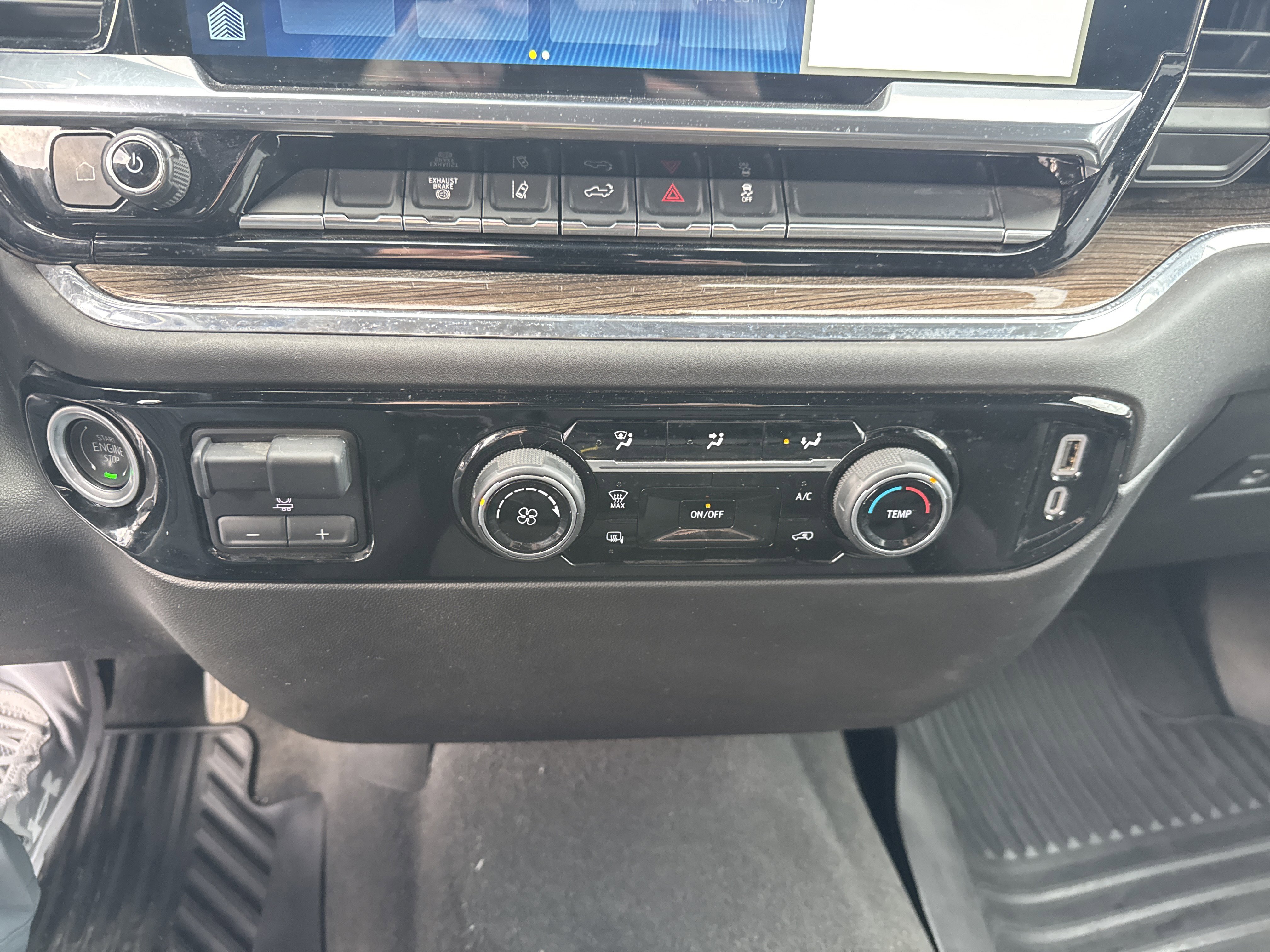 Used 2024 Chevrolet Silverado 2500 LT image 25