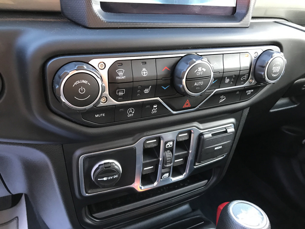 Used 2019 Jeep Wrangler Unlimited Sahara image 22