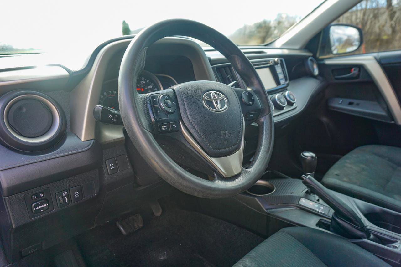 Used 2015 Toyota RAV4 LE image 14