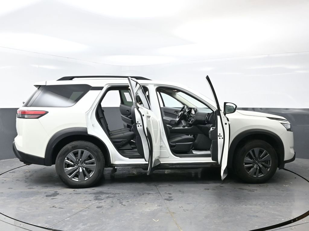 Used 2024 Nissan Pathfinder SV image 61