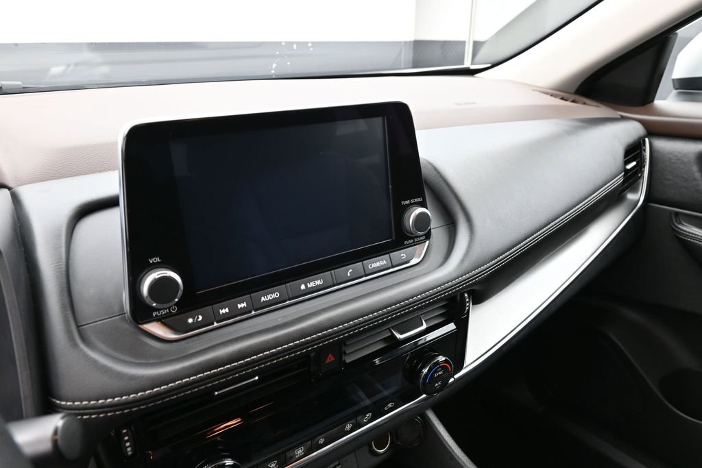 Used 2022 Nissan Rogue SV FWD image 16