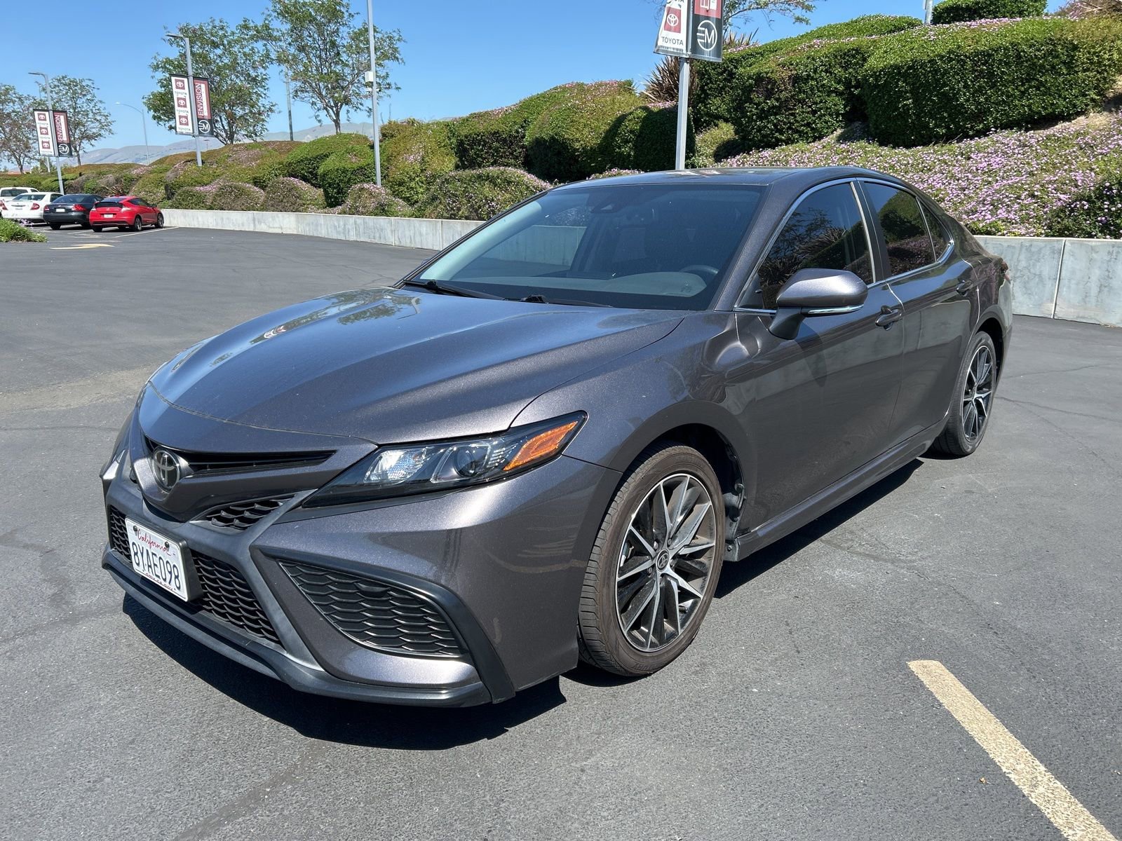 Used 2021 Toyota Camry SE w/ Convenience Package image 2