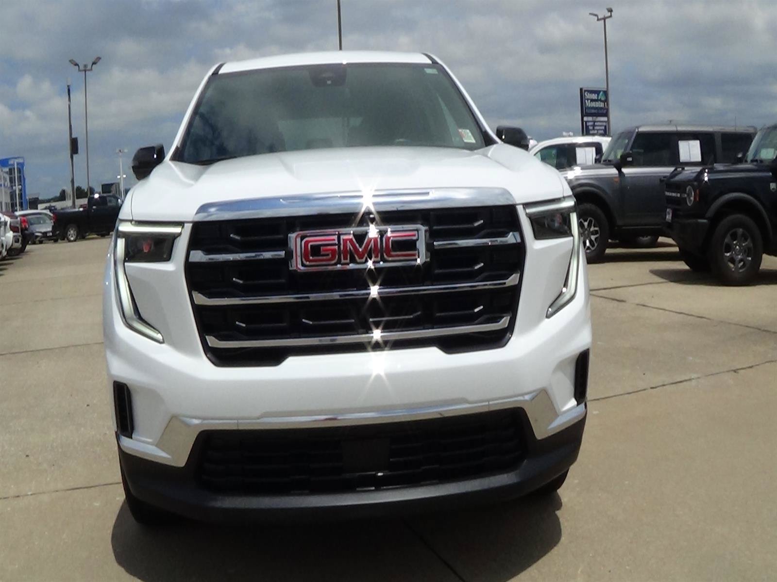 Used 2025 GMC Acadia Elevation FWD image 3