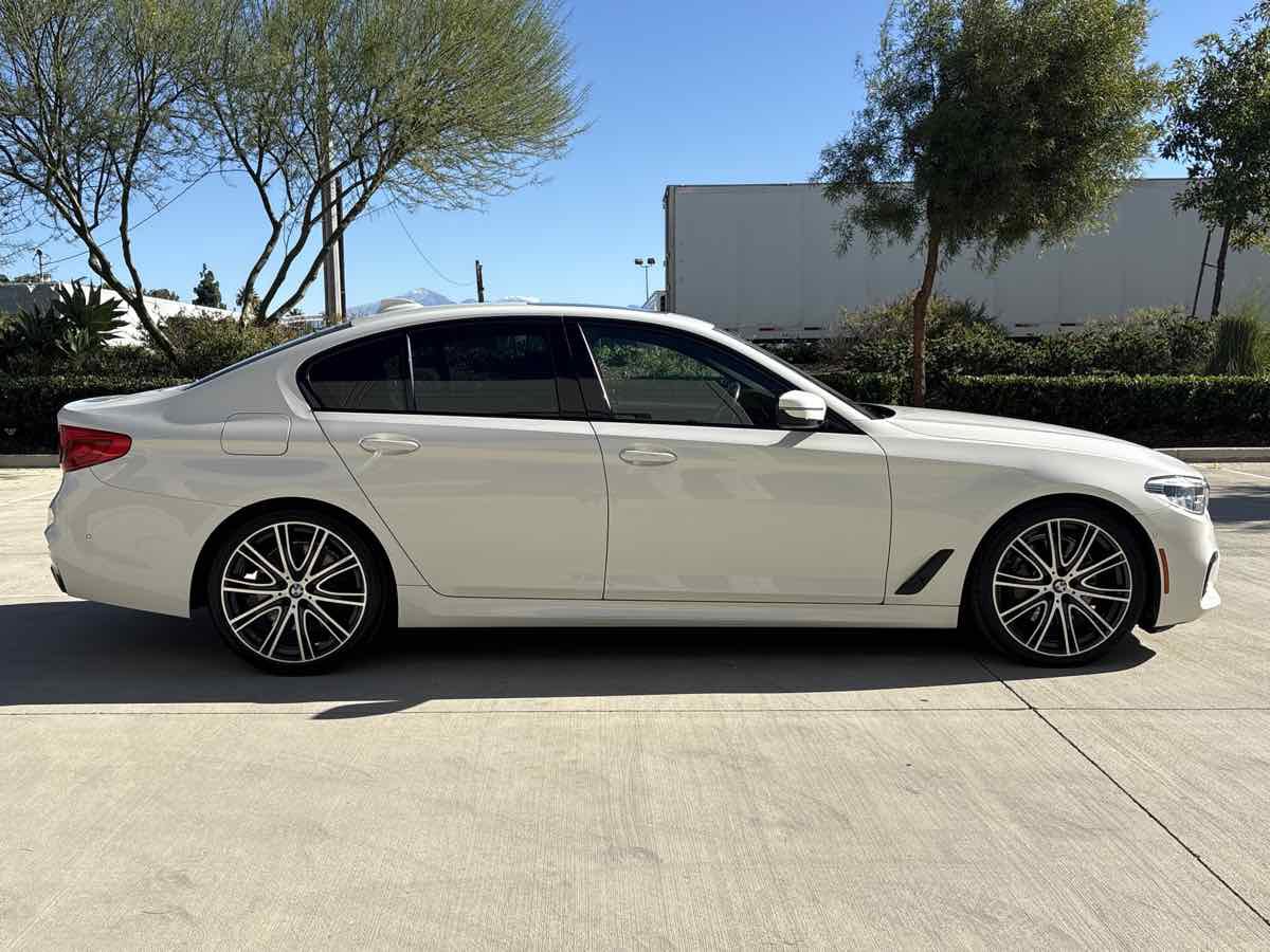 Used 2019 BMW 540i w/ M Sport Package image 2