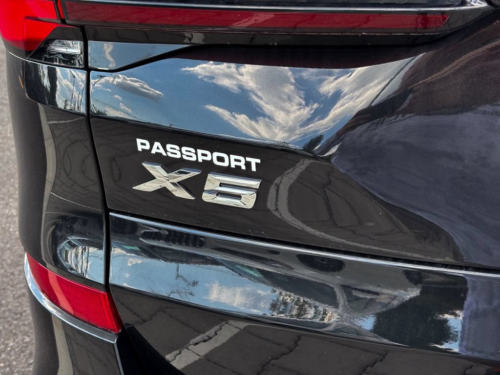New 2026 BMW X5 xDrive40i w/ M Sport Package AWD/4WD image 6