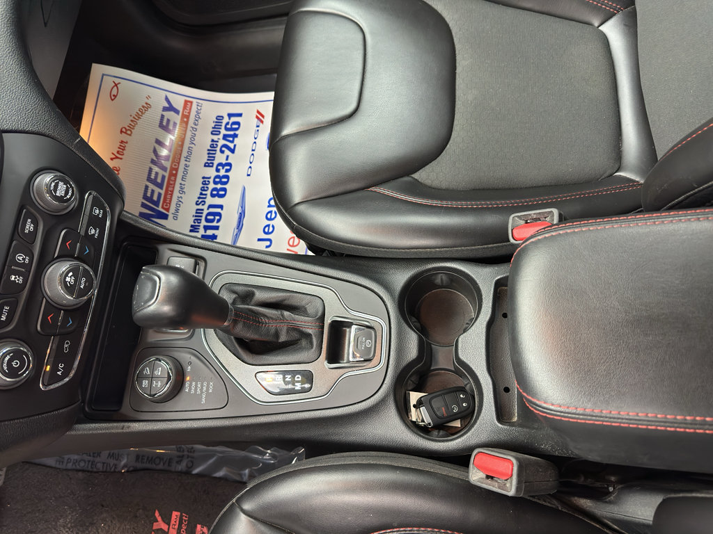 Used 2022 Jeep Cherokee Trailhawk AWD/4WD image 10