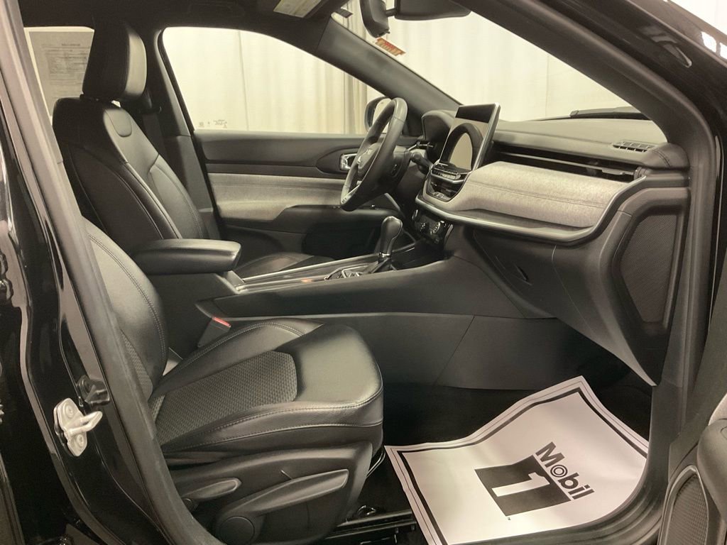 Used 2024 Jeep Compass Latitude image 31