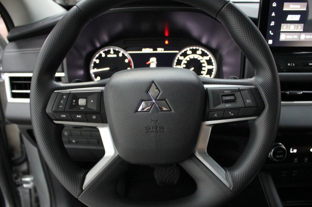 New 2026 Mitsubishi Outlander ES image 8