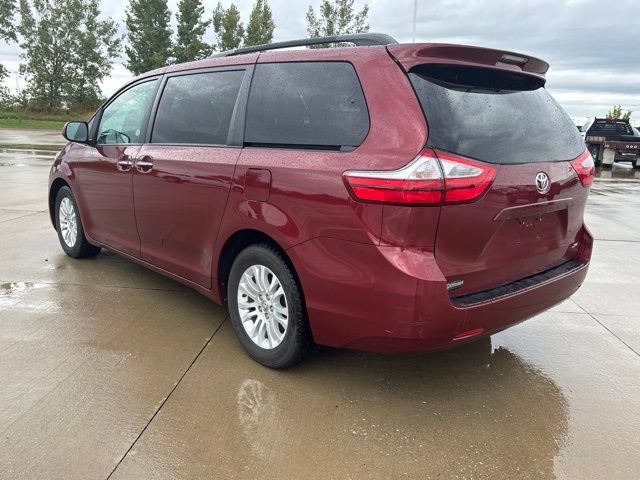 Used 2017 Toyota Sienna XLE FWD image 8