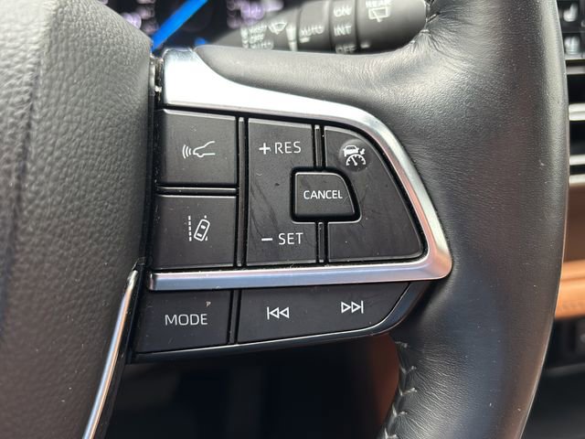 Used 2020 Toyota Highlander Platinum FWD image 21