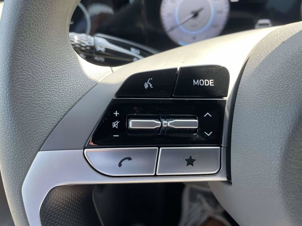 Certified 2024 Hyundai Elantra SEL FWD image 18