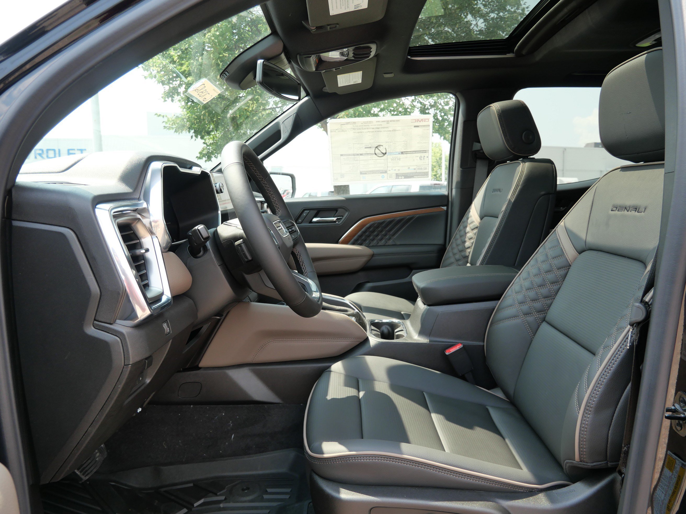 New 2026 GMC Canyon Denali w/ LPO, Denali Black Edition AWD/4WD image 4