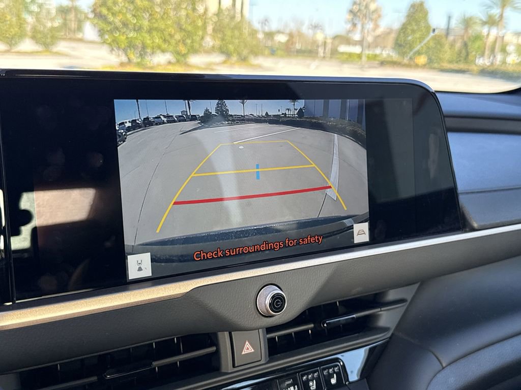 Used 2025 Toyota Crown XLE image 24