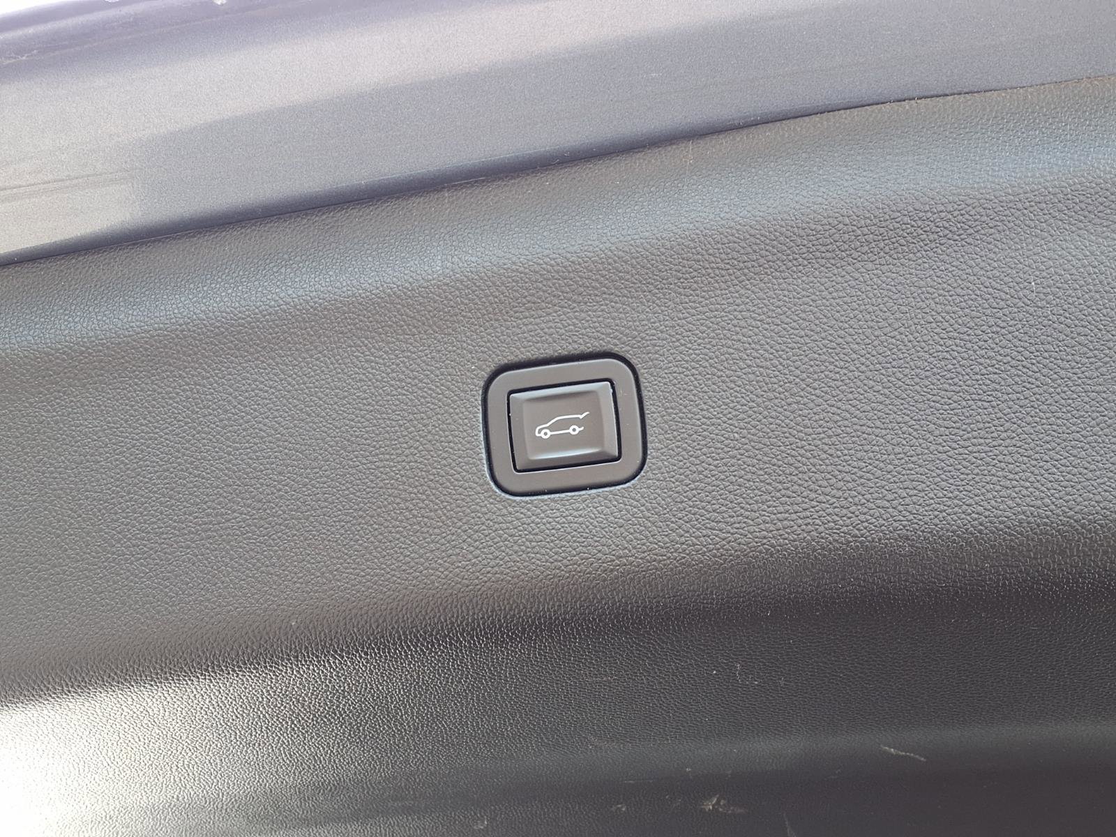 Used 2019 Buick Enclave Essence AWD/4WD image 25