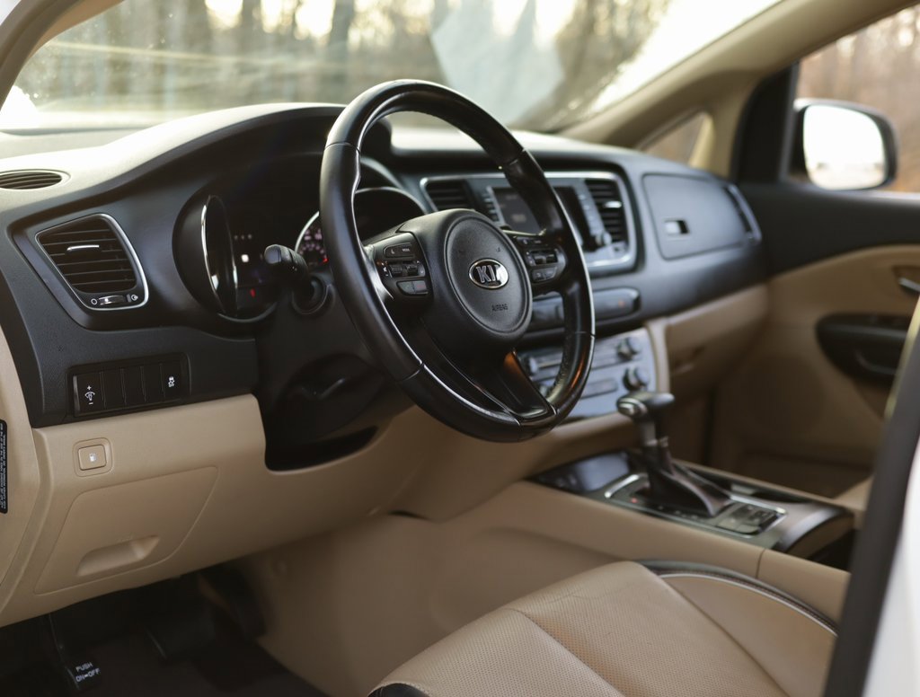 Used 2018 Kia Sedona LX w/ LX Essentials Premium Package image 9