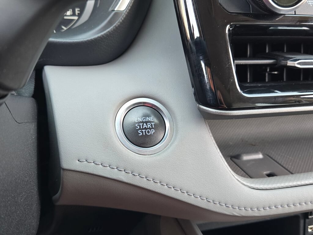 Used 2021 Toyota Highlander XLE AWD/4WD image 36
